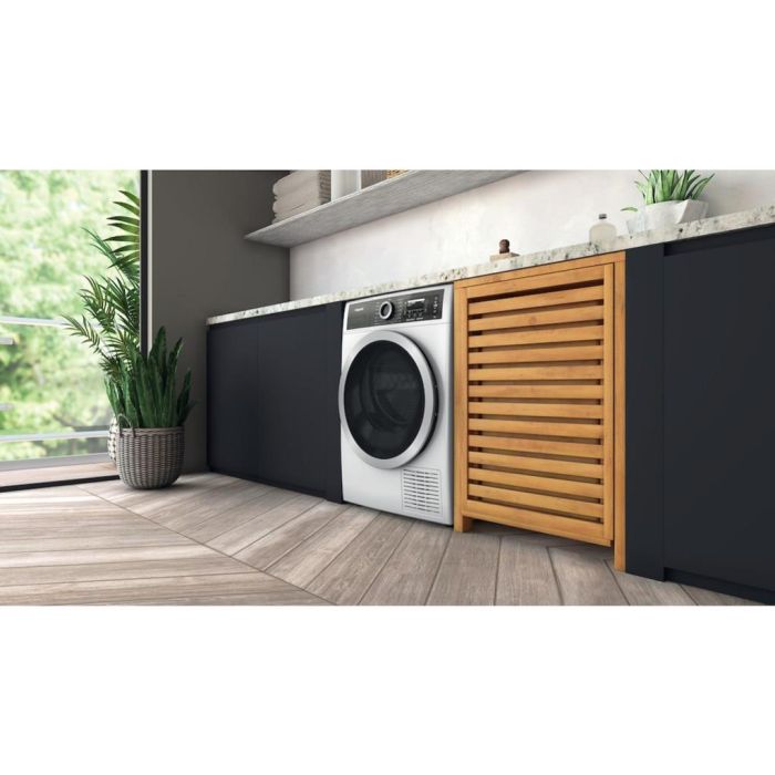 Hotpoint H8 D93WB UK Freestanding 9kg Heat Pump Tumble Dryer - White