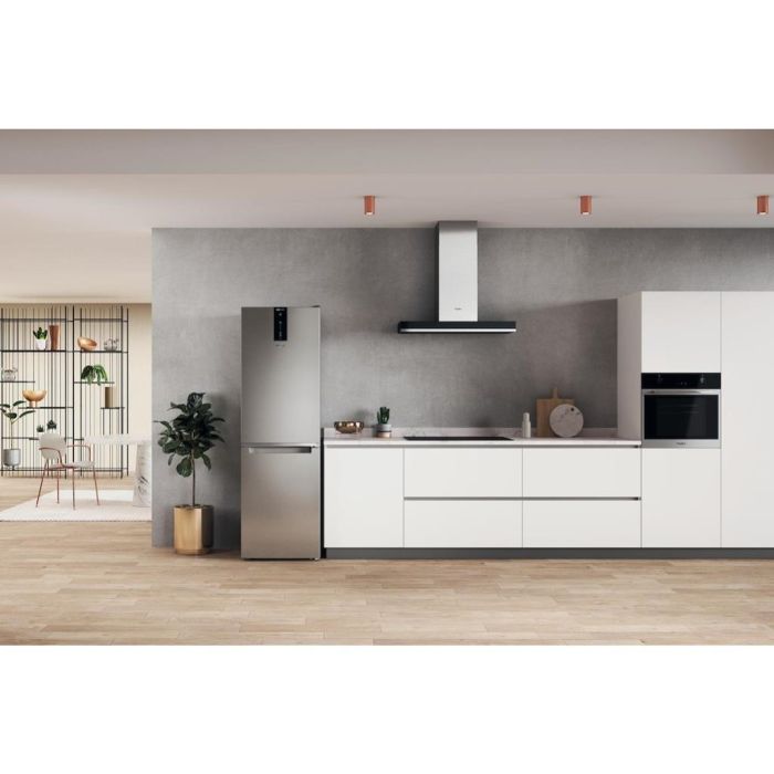Whirlpool W7X 82O OX UK Freestanding Fridge Freezer