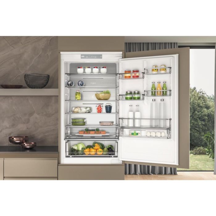 Whirlpool WHSP70T122UK Built-In Fridge Freezer
