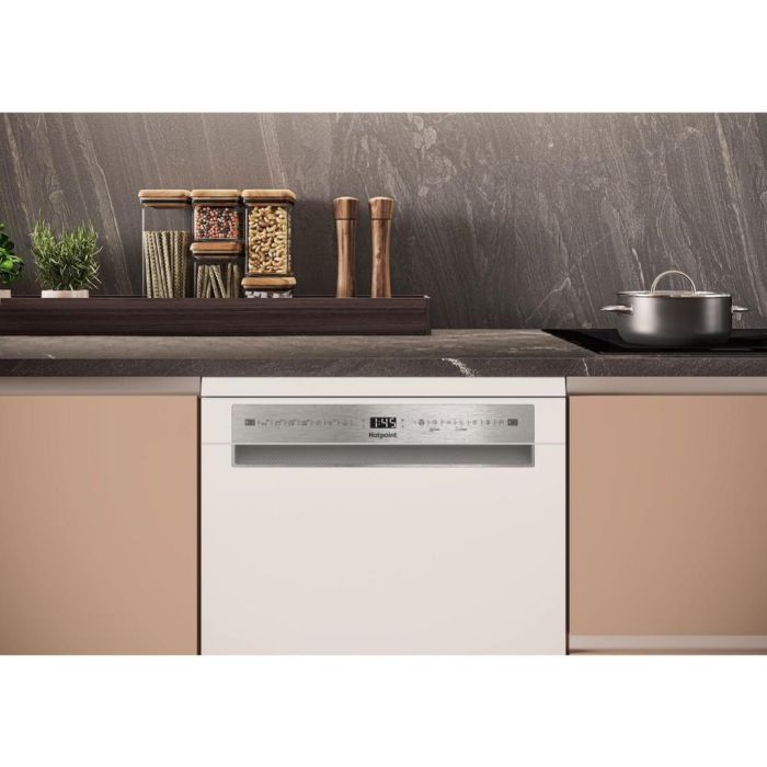 Hotpoint H7F HS41 UK Maxi Space Freestanding 15 Place Settings Dishwasher