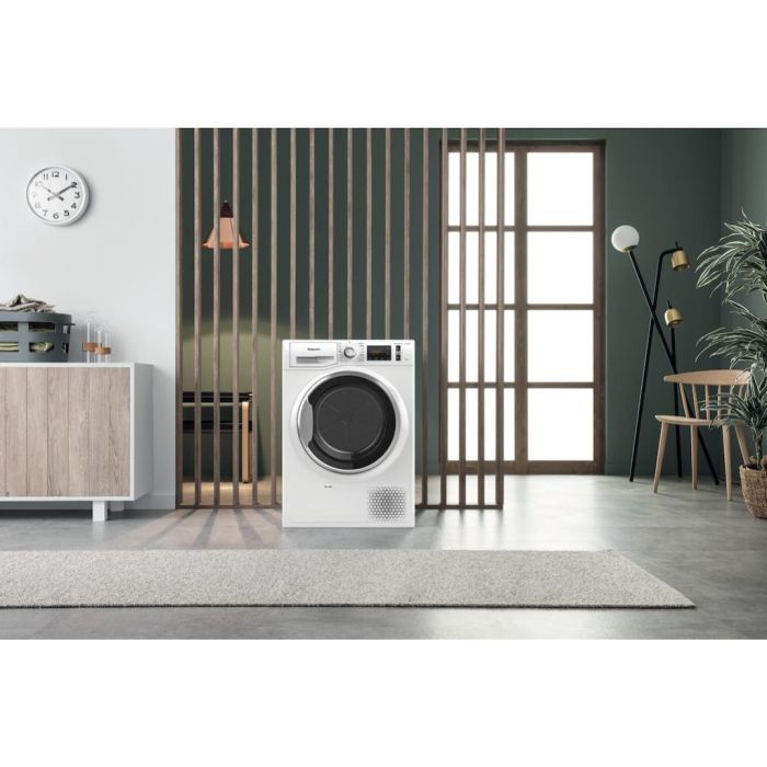 Hotpoint NT M11 8X3XB UK Freestanding 8kg Heat Pump Tumble Dryer - White