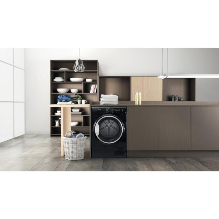 Hotpoint NT M11 82BSK UK Freestanding 8kg Heat Pump Tumble Dryer - Black