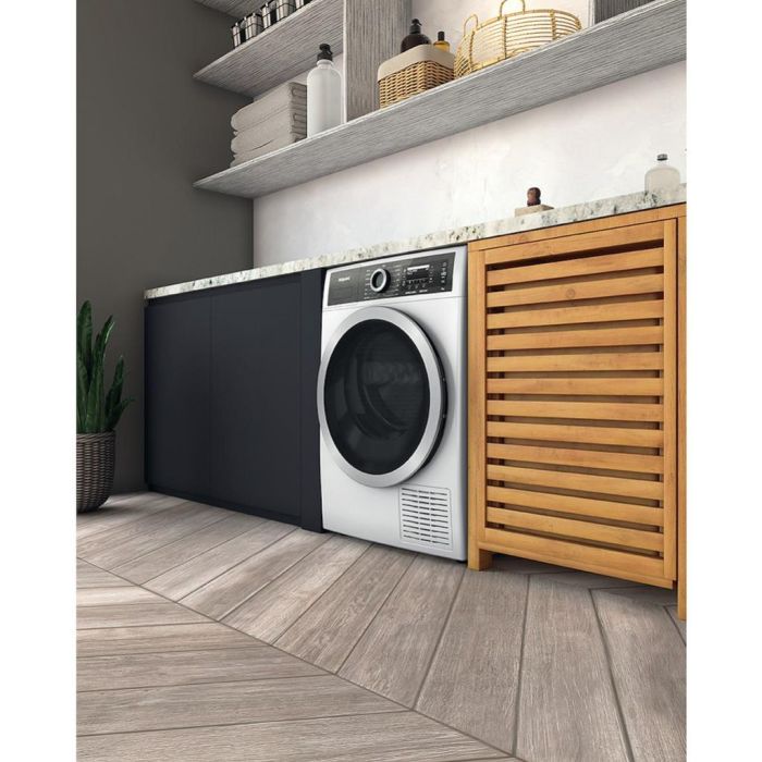 Hotpoint H8 D93WB UK Freestanding 9kg Heat Pump Tumble Dryer - White