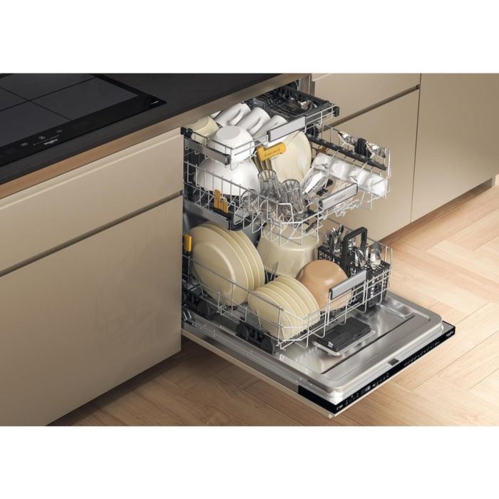 Whirlpool W8I HP42 L UK Integrated Dishwasher - Black