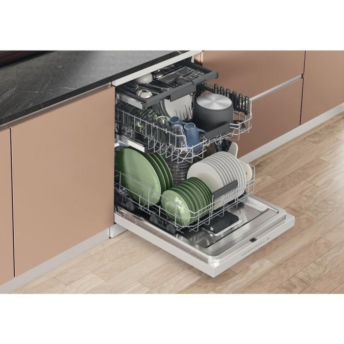 Hotpoint HD7FHP33 60cm Dishwasher - White