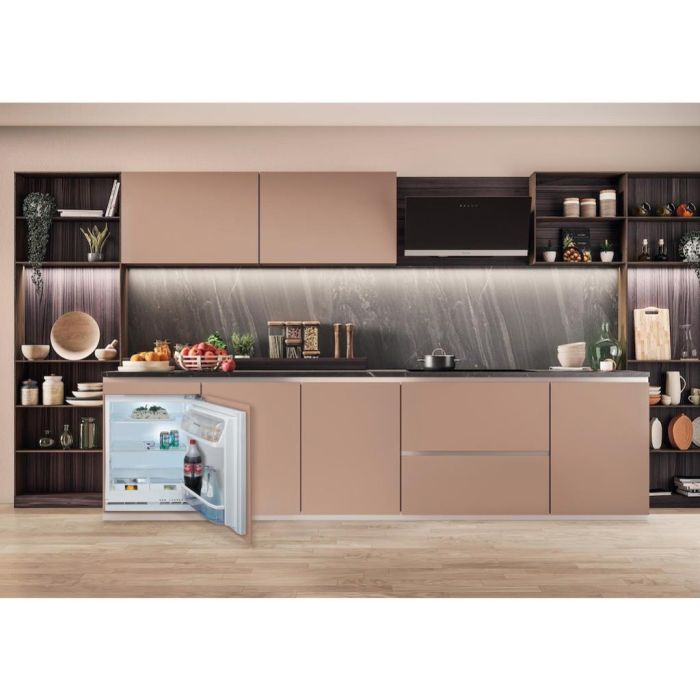 Hotpoint HBUL011.UK Undercounter Integrated Fridge