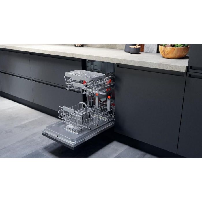 Hotpoint HSIO 3T223 WCE UK N Integrated Slimline Dishwasher - Silver