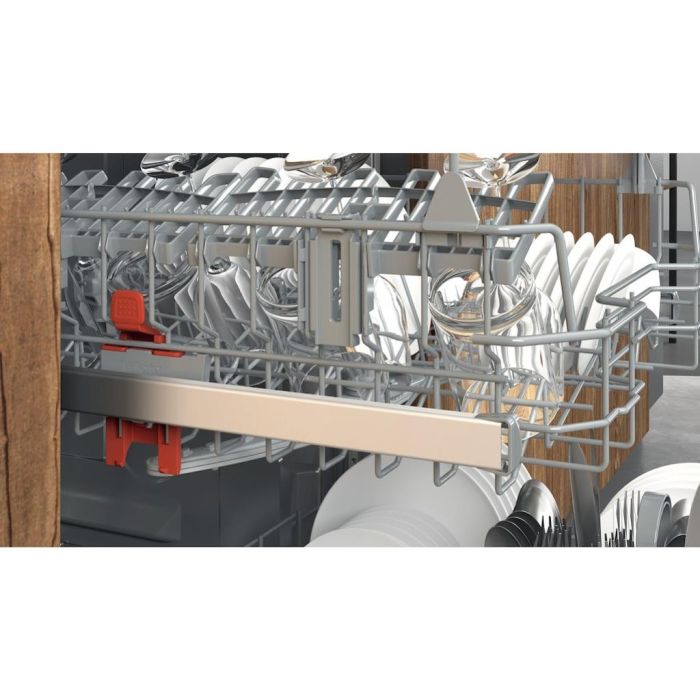 Hotpoint integrated dishwasher: full size