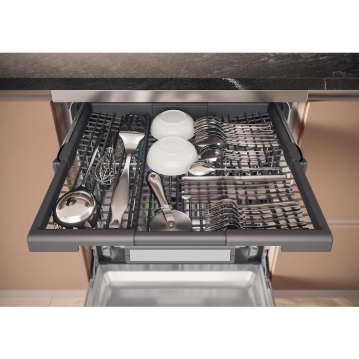 Hotpoint H7F HS51 X UK Maxi Space Freestanding 15 Place Settings Dishwasher