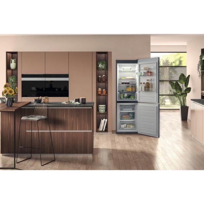Hotpoint H1NT 821E OX Low Frost Fridge Freezer