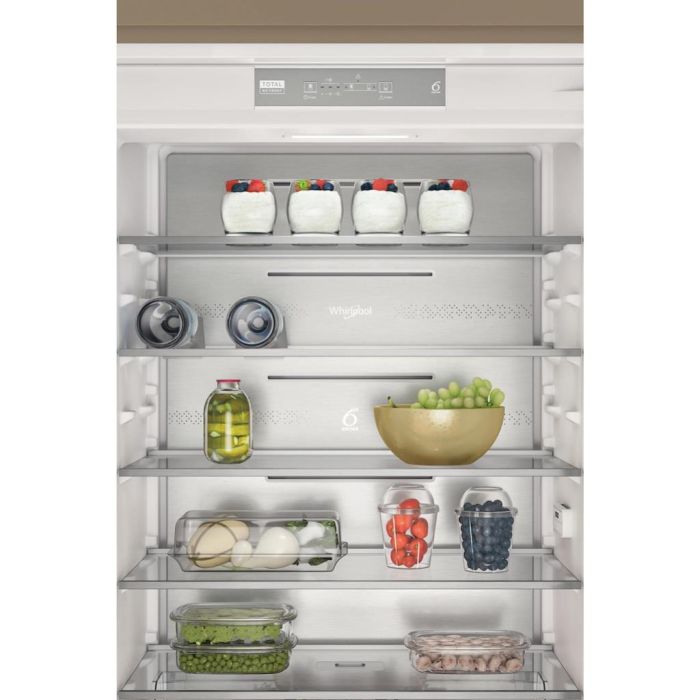 Whirlpool WHSP70T122UK Built-In Fridge Freezer