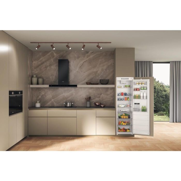 Whirlpool WHSD18A033C1 Integrated Fridge