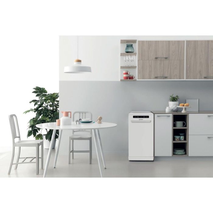 Indesit IN2FD10CS70WUK Freestanding 45cm Slimline Dishwasher with 10 Place Settings - White