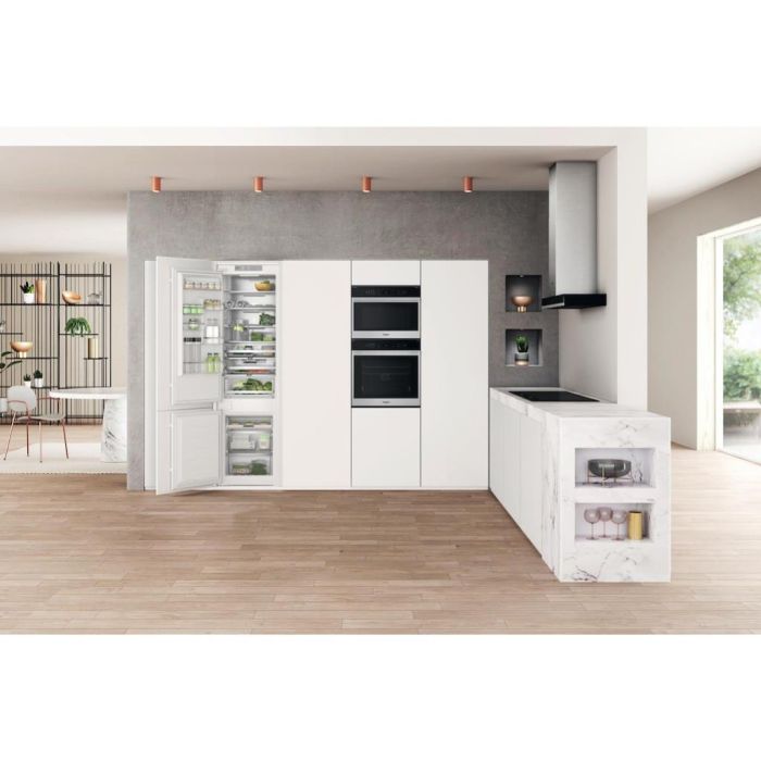 Whirlpool WHC20T573PUK Built-In Total No Frost 70/30 Fridge Freezer