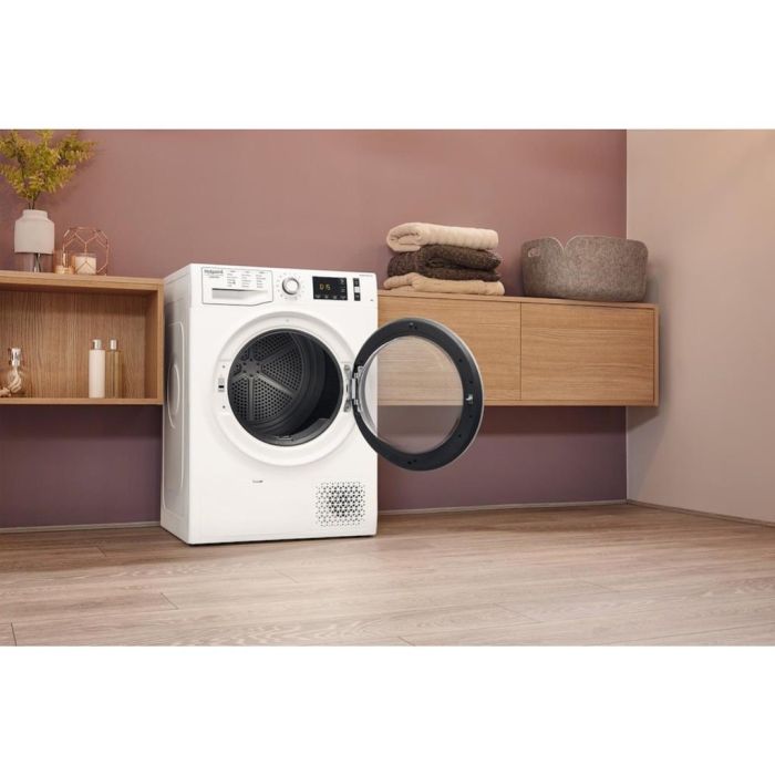 Hotpoint NT M11 92SK ActiveCare Freestanding 9kg Heat Pump Tumble Dryer - White