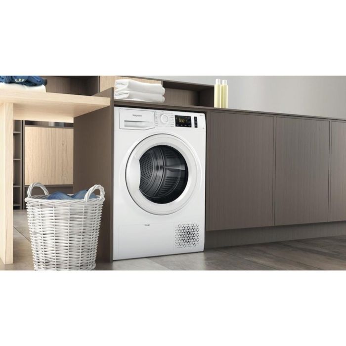 Hotpoint NT M11 92 UK Freestanding 9kg Heat Pump Tumble Dryer - White