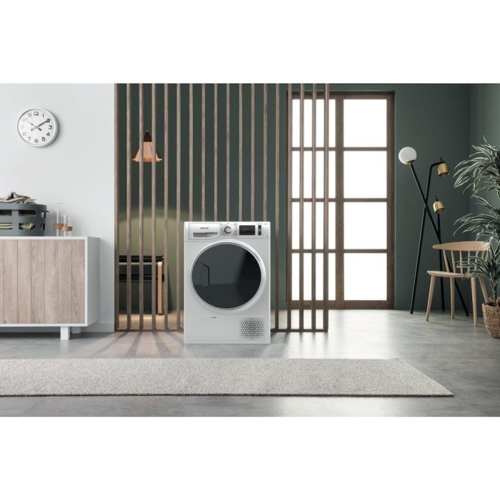 Hotpoint NT M11 9X3E UK Freestanding 9kg Heat Pump Tumble Dryer - White