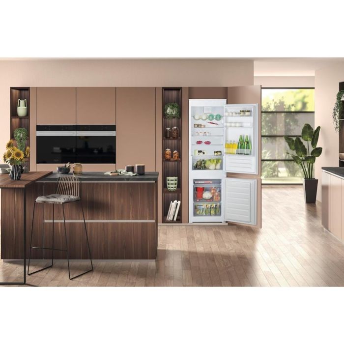 Hotpoint HMCB 70302 UK Low Frost Integrated Fridge Freezer