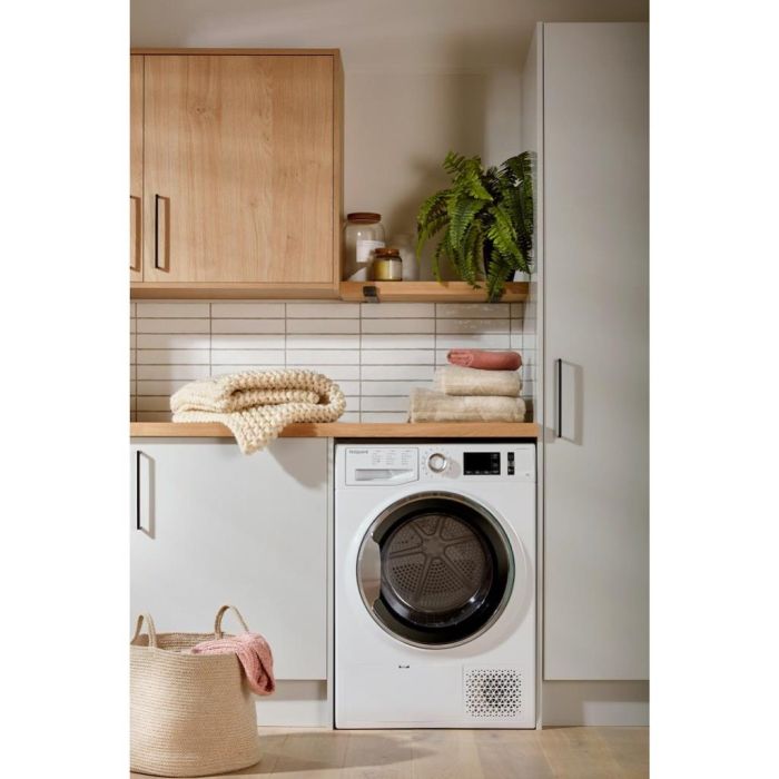 Hotpoint NT M11 82XB ActiveCare Freestanding 8kg Heat Pump Tumble Dryer - White