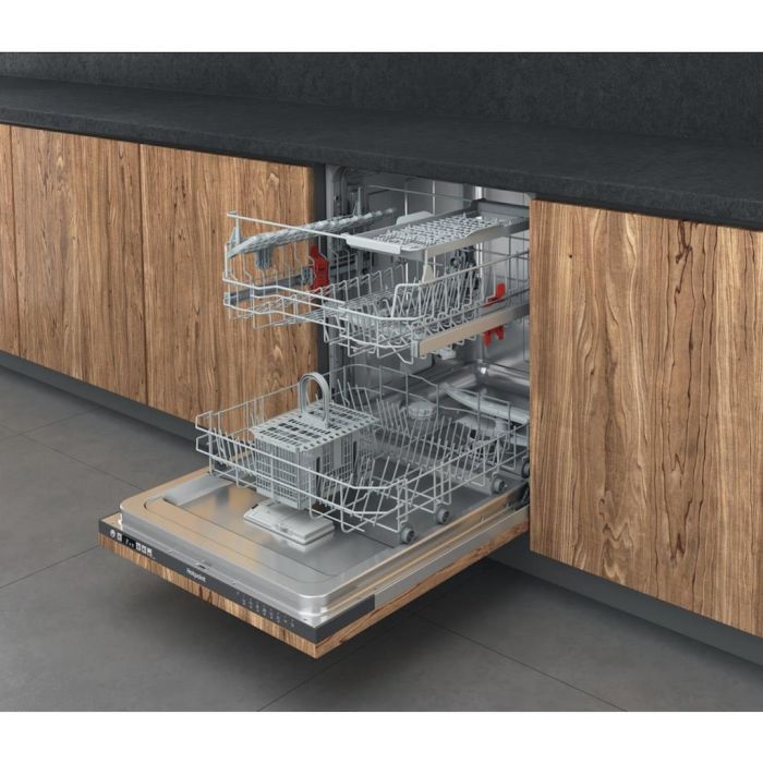 Hotpoint integrated dishwasher: full size