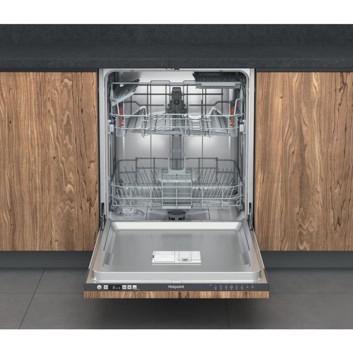 Hotpoint integrated dishwasher: full size