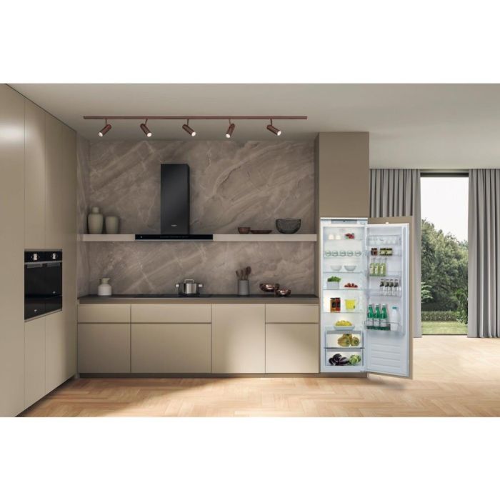 Whirlpool ARG 1808322 Built-In Fridge
