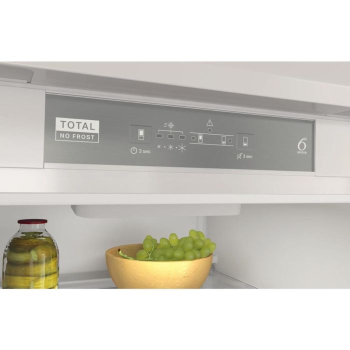 Whirlpool WHC18 T322 UK Built-In Fridge Freezer