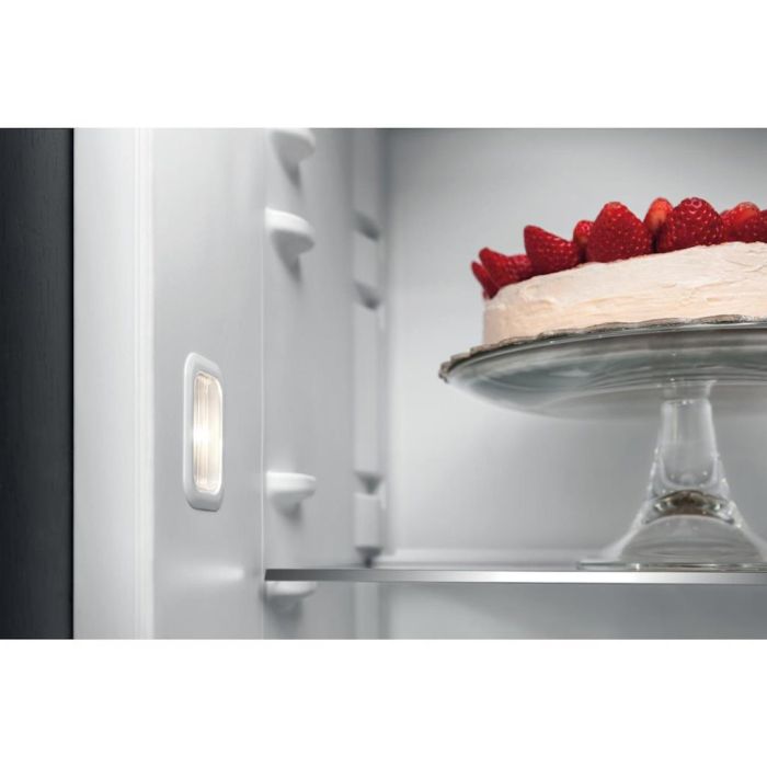 Whirlpool ARG 1808322 Built-In Fridge