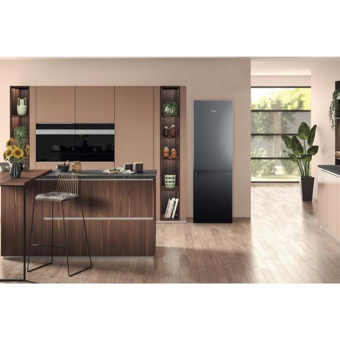 Hotpoint H1NT 821E OX Low Frost Fridge Freezer