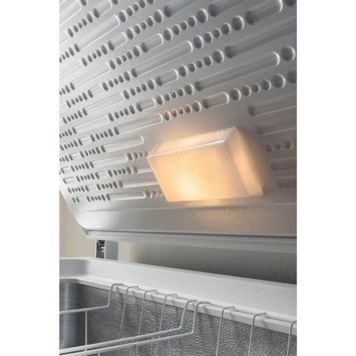 Hotpoint CS2A400HFMFA1 394L Freestanding Chest Freezer - White