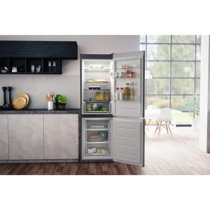Hotpoint H1NT 821E OX Low Frost Fridge Freezer