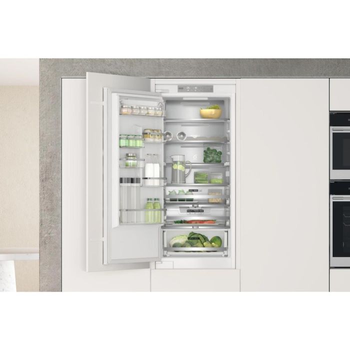 Whirlpool WHC20T573PUK Built-In Total No Frost 70/30 Fridge Freezer