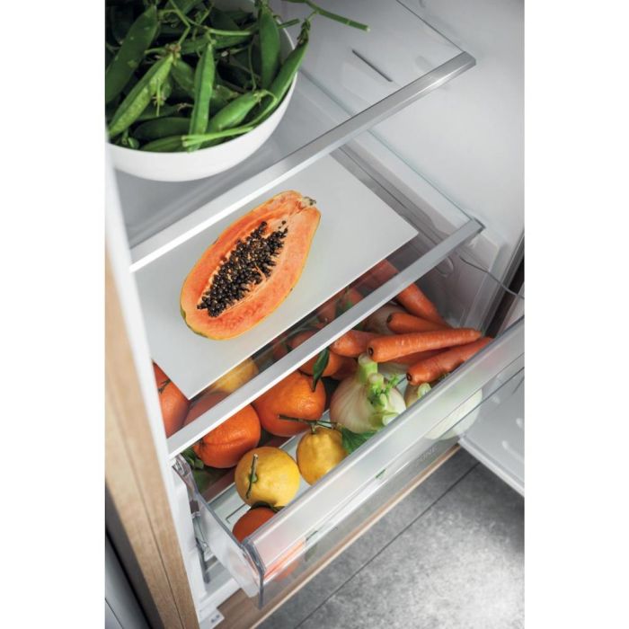 Hotpoint HS 18012 UK Built-In Larder Fridge