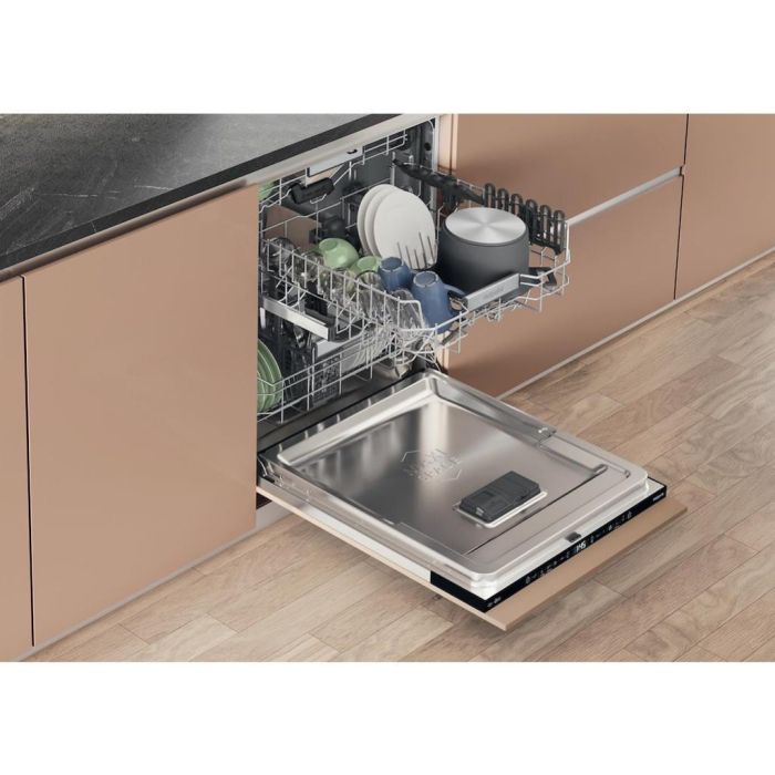 Hotpoint H8I HT59 LS UK Hydroforce Built-In 14 Place Setting Dishwasher