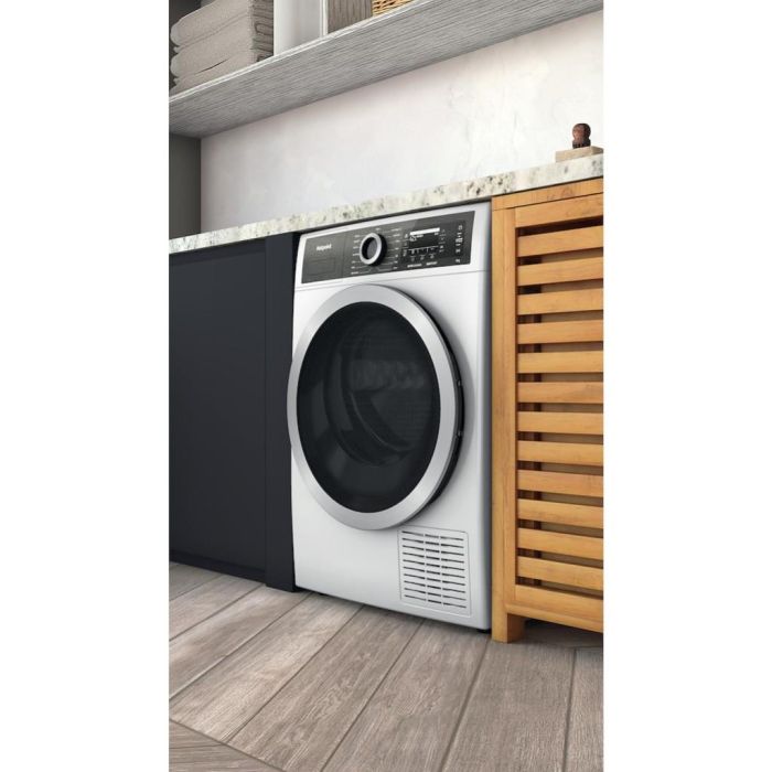 Hotpoint H8 D93WB UK Freestanding 9kg Heat Pump Tumble Dryer - White