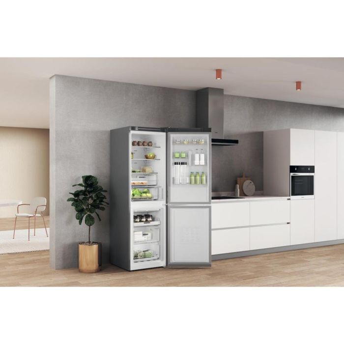 Whirlpool W7X 82O OX UK Freestanding Fridge Freezer