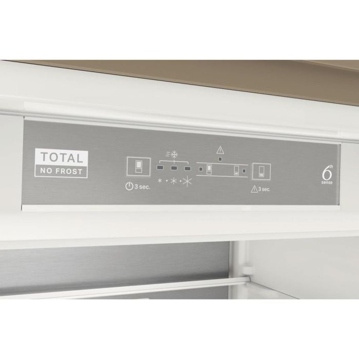 Whirlpool WHSP70T122UK Built-In Fridge Freezer