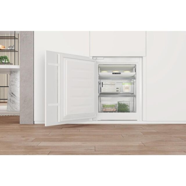 Whirlpool WHC20T573PUK Built-In Total No Frost 70/30 Fridge Freezer