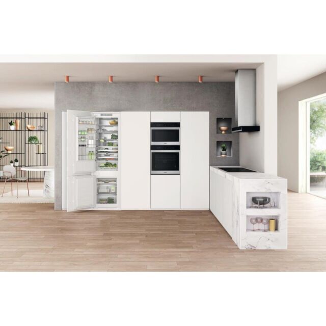 Whirlpool WHC20T573PUK Built-In Total No Frost 70/30 Fridge Freezer