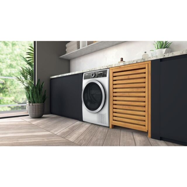 Hotpoint H8 D94WB UK Freestanding 9kg Heat Pump Tumble Dryer - White