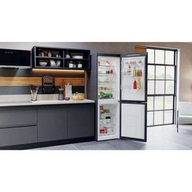 Hotpoint H5X82OSK Freestanding Fridge Freezer