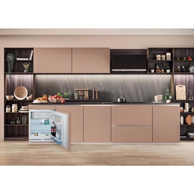 Hotpoint HBUF011 Integrated Undercounter Fridge